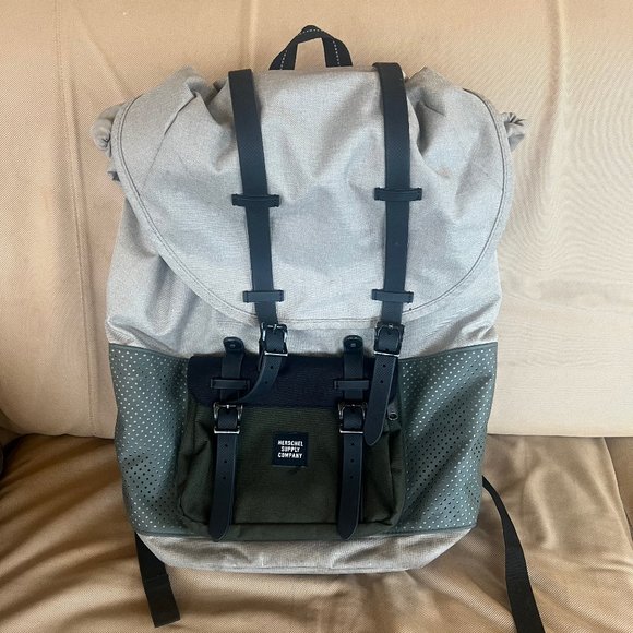 Herschel Supply Company Handbags - Herschel Little America Backpack *Great Condition*